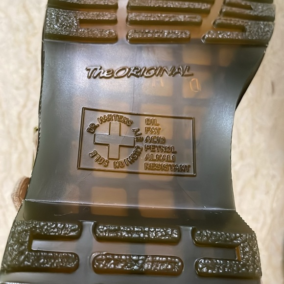 New Dr. Martens 8065 Virginia Leather MARY JANE Shoes. - Picture 12 of 16